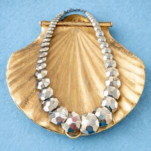 Stunning silver fashion necklace